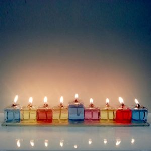 חנוכיה ריבועים שמן צבעוני-0