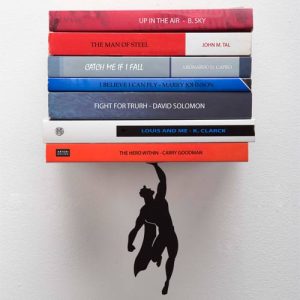 מדף ספרים מרחף גיבור על-0