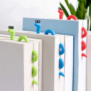 Wally סימנייה לספר - וולי תולעת ספרים-0