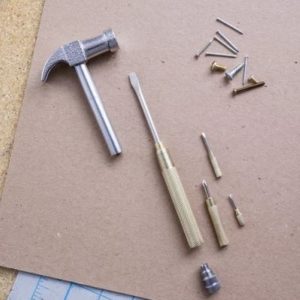 פטיש עם סט מברגים 6 ב-1