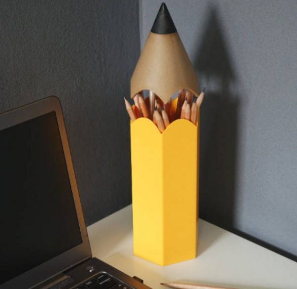 מעמד לכלי כתיבה בצורת עפרון צהוב - QUALY-0