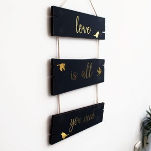 שלישיית שלטים