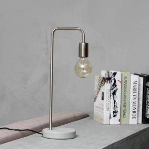 מנורת מתכת ובטון-0