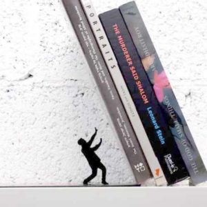 תומך ספרים מקסים- איש מחזיק-0